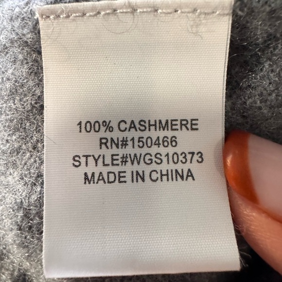 41 Hawthorn Gray 100% Cashmere V-Neck Women's Sweater - Picture 6 of 8